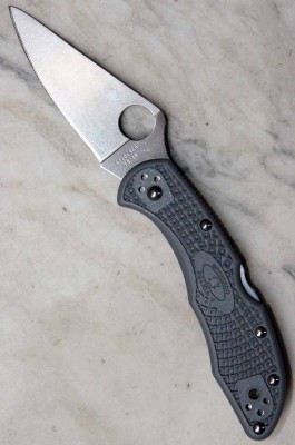 Spyderco C11FPGY Delica grau mit Flachschliffklinge