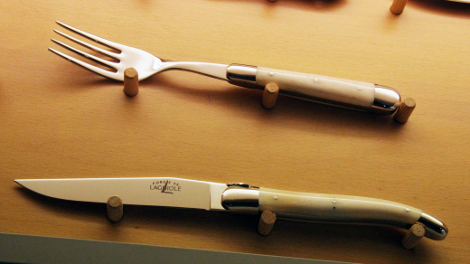 Forge de Laguiole Steakmesserset Knochen weiß in Geschenkschachtel
