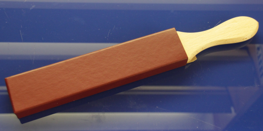 Stoßriemen Leder mit roter Pastenseite & einer naturbelassenen Seite