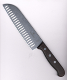 Victorinox Santokumesser 6.8520.17G mit Kullen
