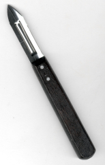 Victorinox 5.0209 Universalschäler mit Glattschliffklinge, Holzgriff